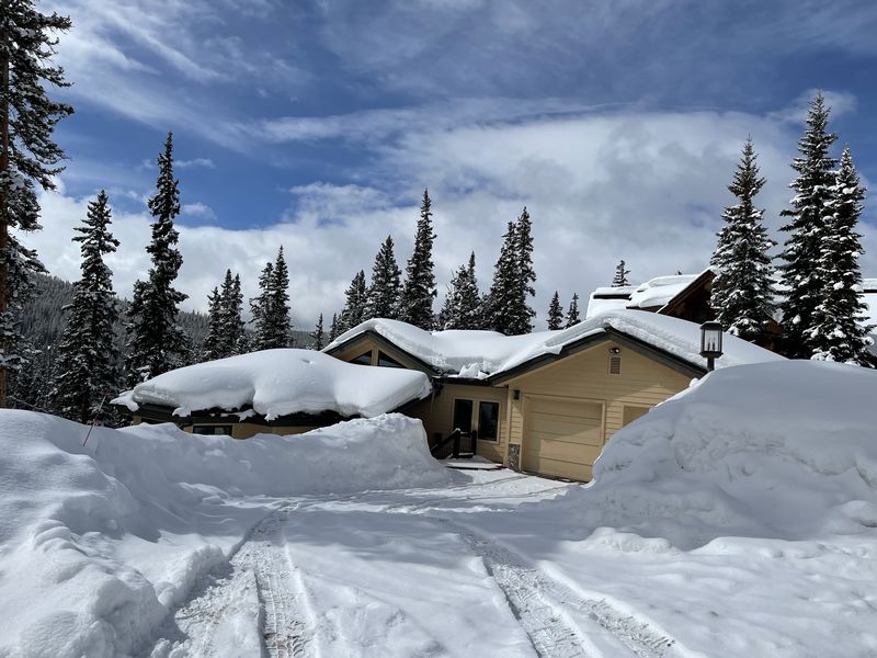 Nead Sionnach buried in deep snow on a blue-sky winter day